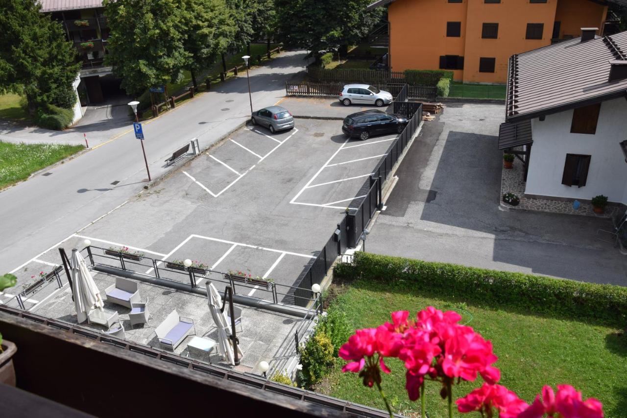 Hotel Ferrari Pinzolo Exteriör bild