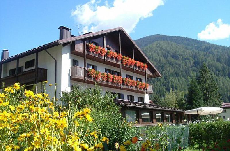 Hotel Ferrari Pinzolo Exteriör bild