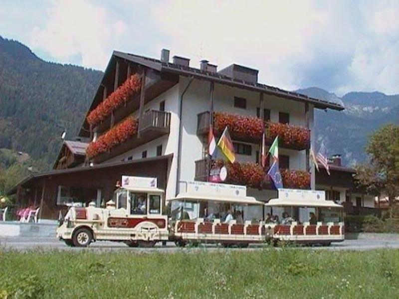 Hotel Ferrari Pinzolo Exteriör bild