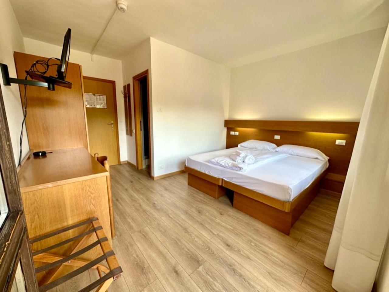 Hotel Ferrari Pinzolo Exteriör bild