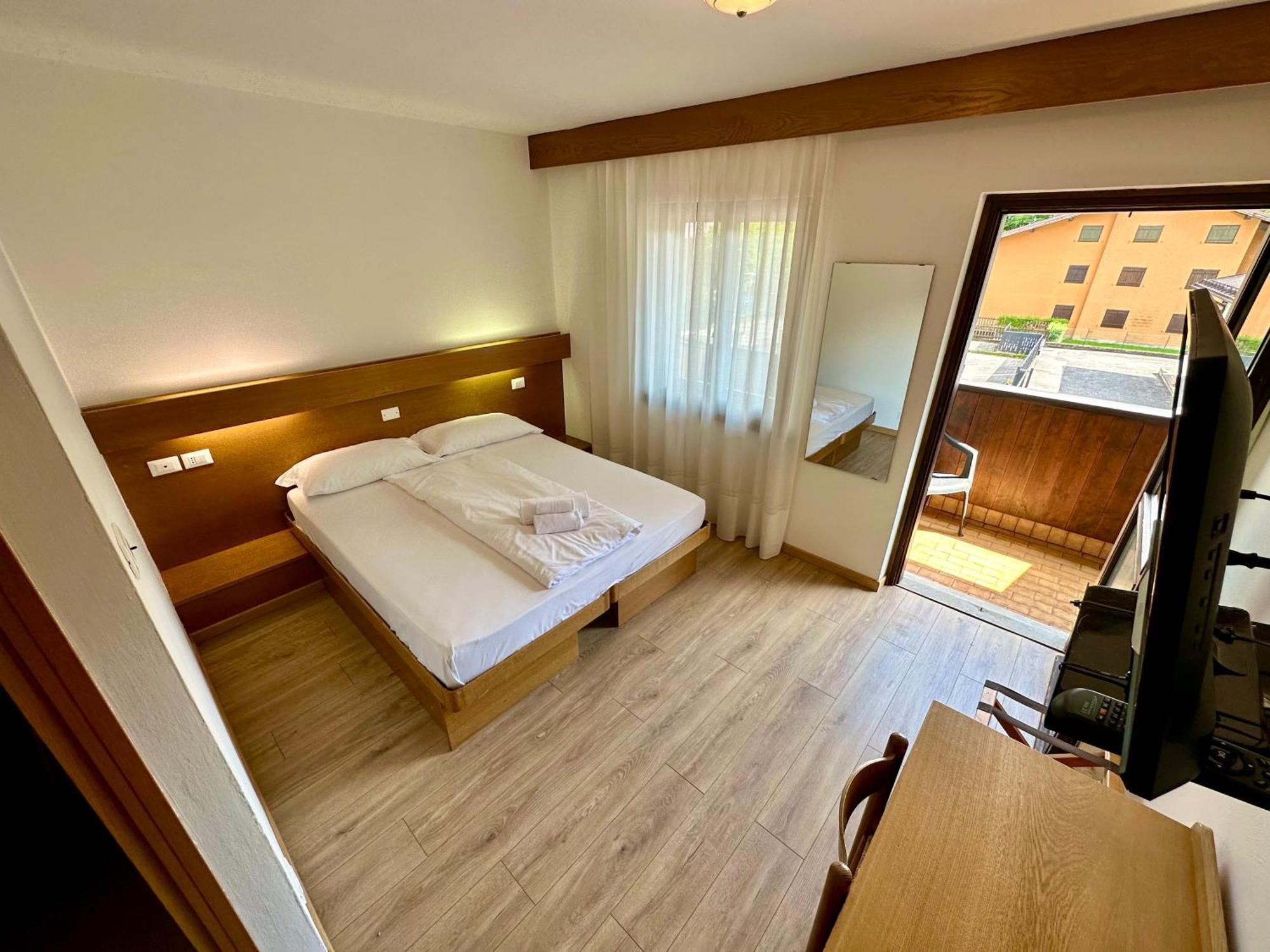 Hotel Ferrari Pinzolo Exteriör bild