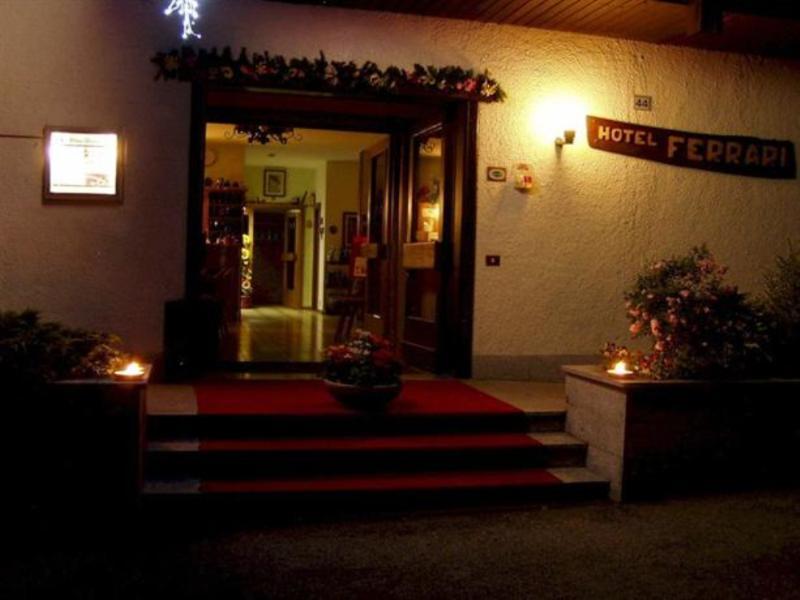 Hotel Ferrari Pinzolo Exteriör bild