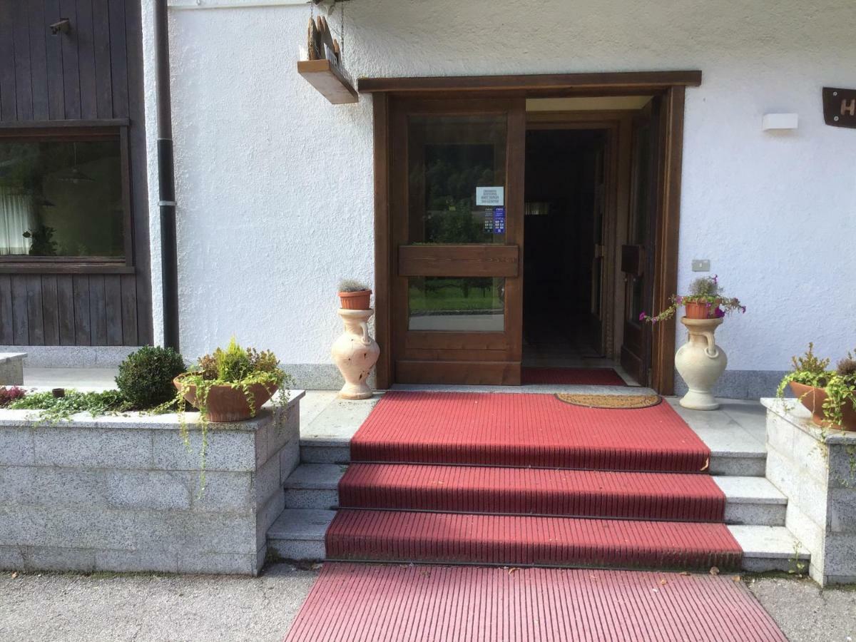 Hotel Ferrari Pinzolo Exteriör bild